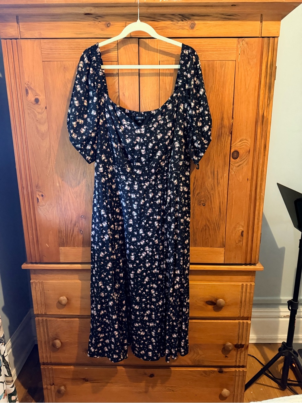 torrid Black Floral Puff-Sleeve Midi Dress